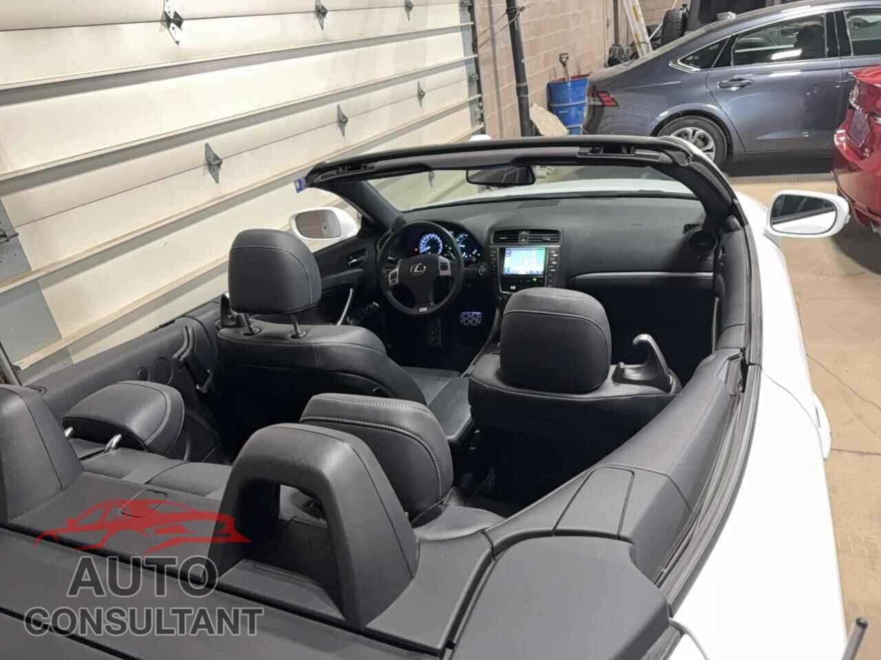 LEXUS IS 2015 - JTHFF2C24F2531960