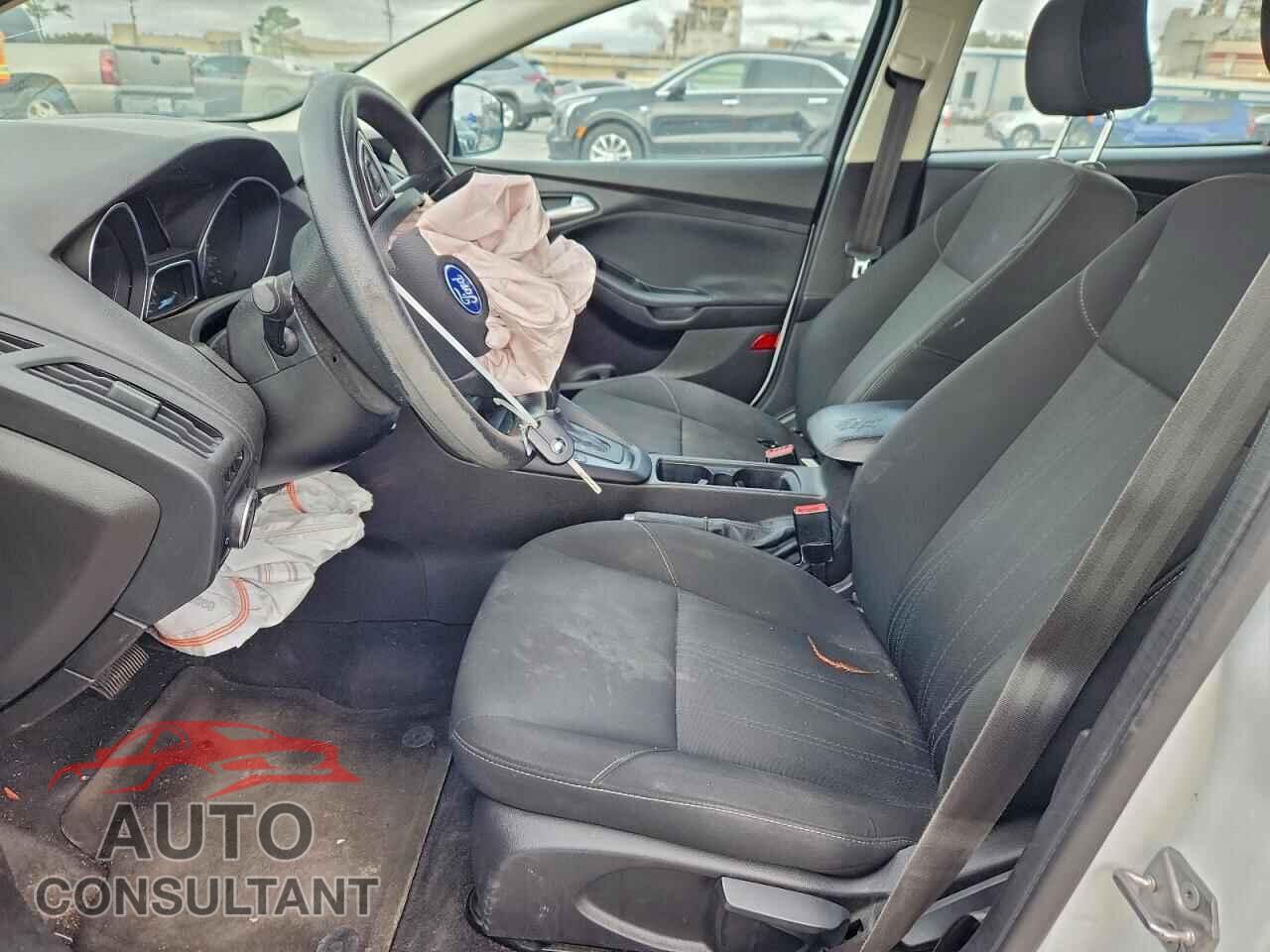 FORD FOCUS 2017 - 1FADP3K24HL271558