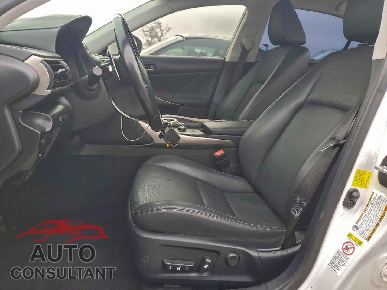 LEXUS IS 2017 - JTHBA1D24H5043325