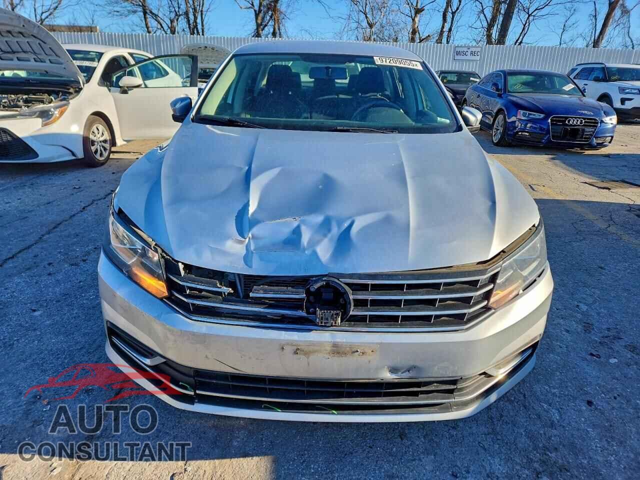 VOLKSWAGEN PASSAT 2017 - 1VWAT7A38HC031825