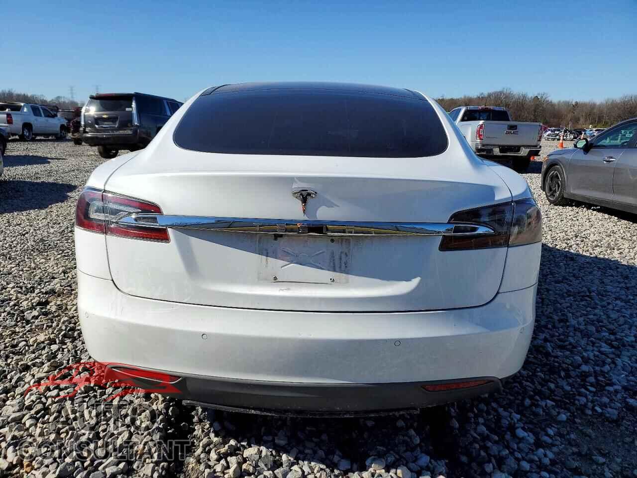TESLA MODEL S 2015 - 5YJSA1E13FF104439