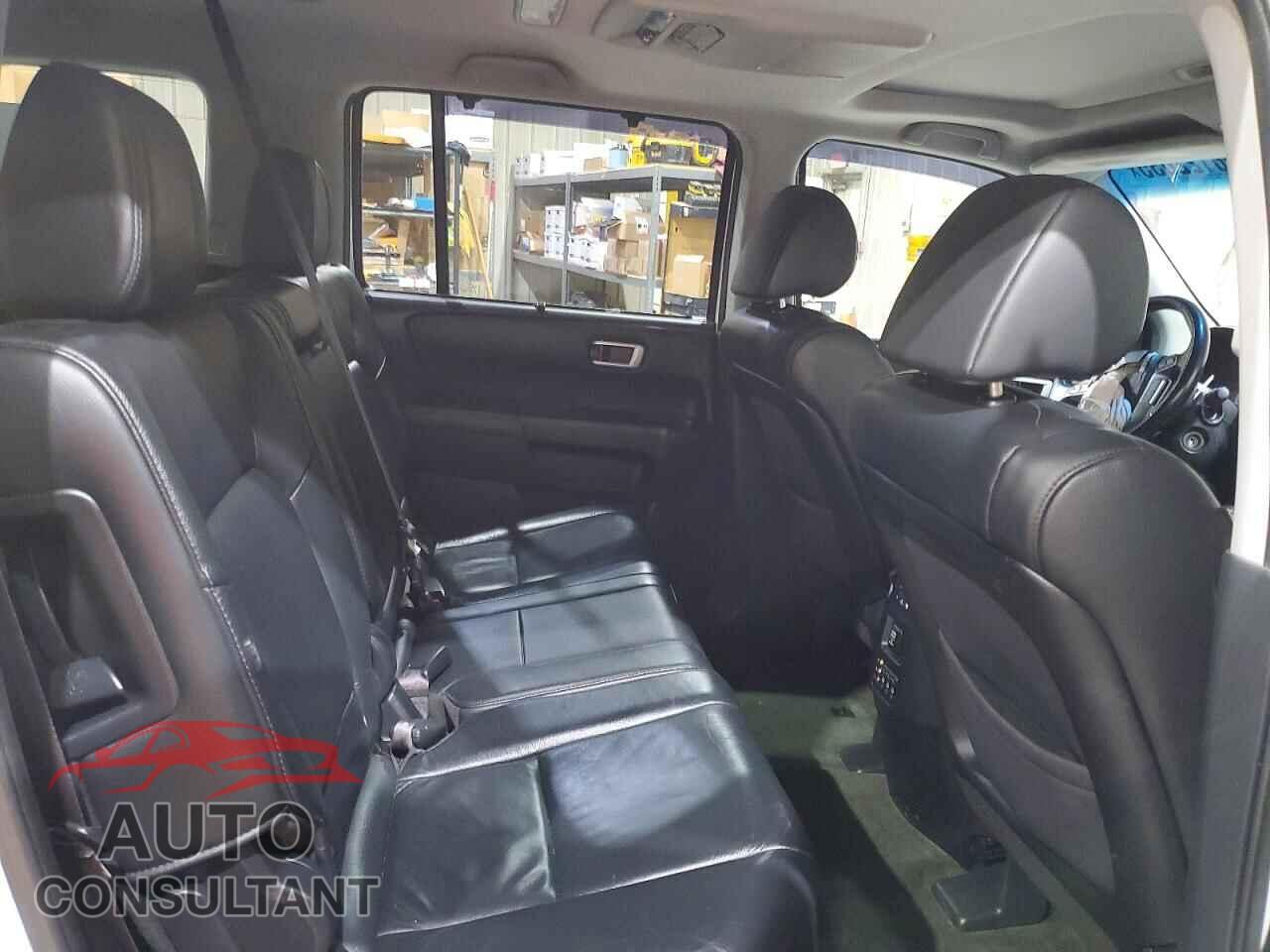 HONDA PILOT 2015 - 5FNYF4H96FB041285