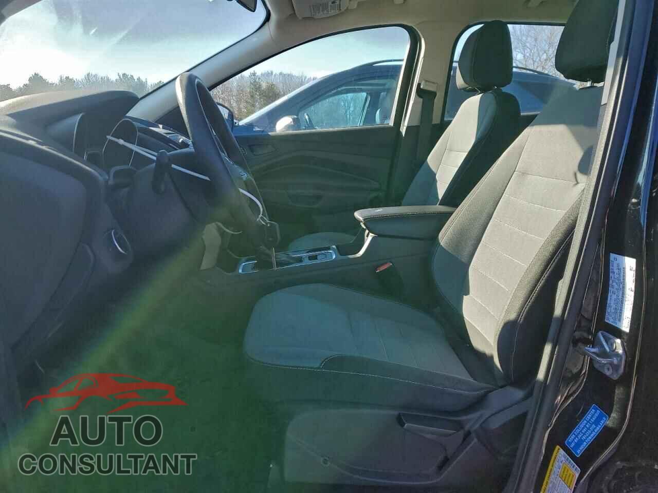 FORD ESCAPE 2017 - 1FMCU0F7XHUC57415