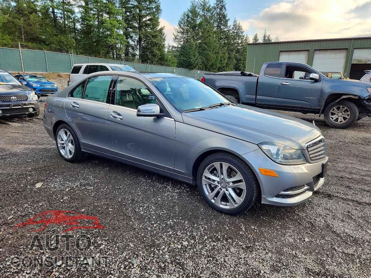 MERCEDES-BENZ C-CLASS 2012 - WDDGF8BB6CF870207