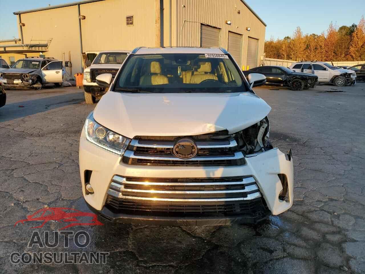 TOYOTA HIGHLANDER 2018 - 5TDDZRFH7JS908338