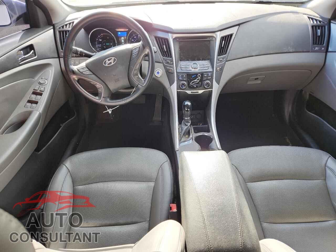 HYUNDAI SONATA 2015 - KMHEC4A49FA132341