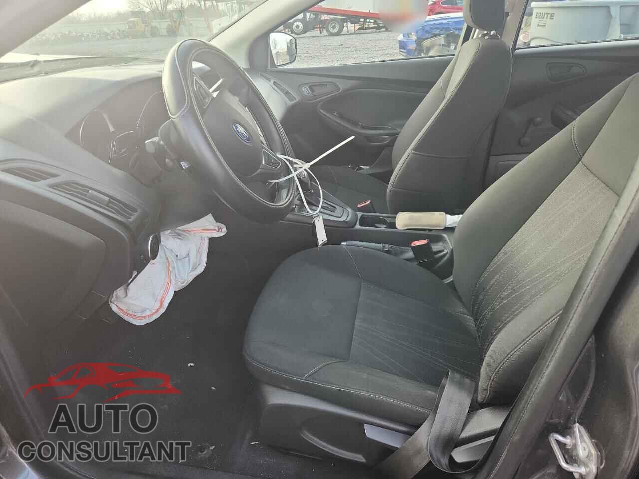 FORD FOCUS 2015 - 1FADP3E26FL299967