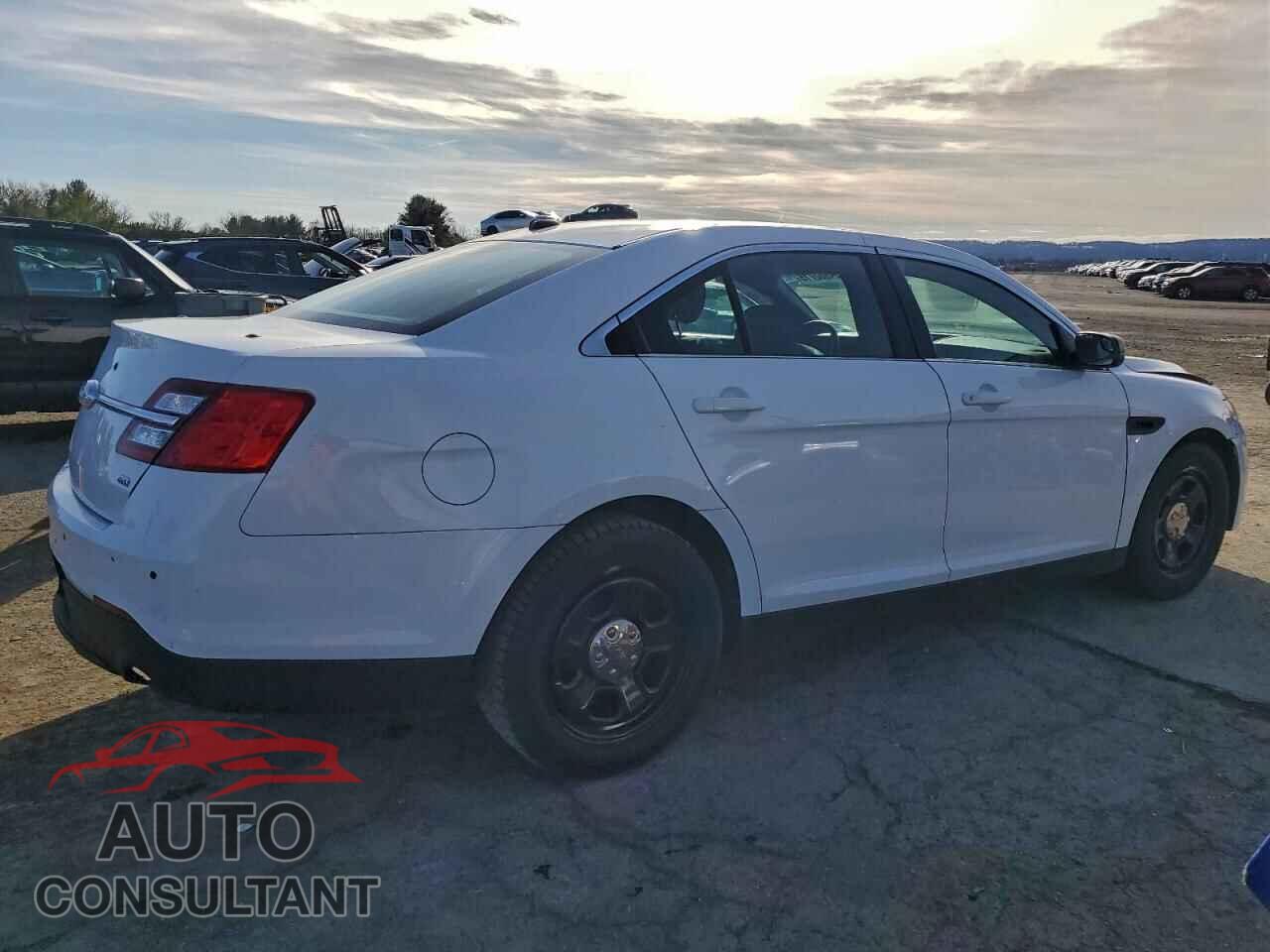FORD TAURUS 2018 - 1FAHP2MK3JG103417