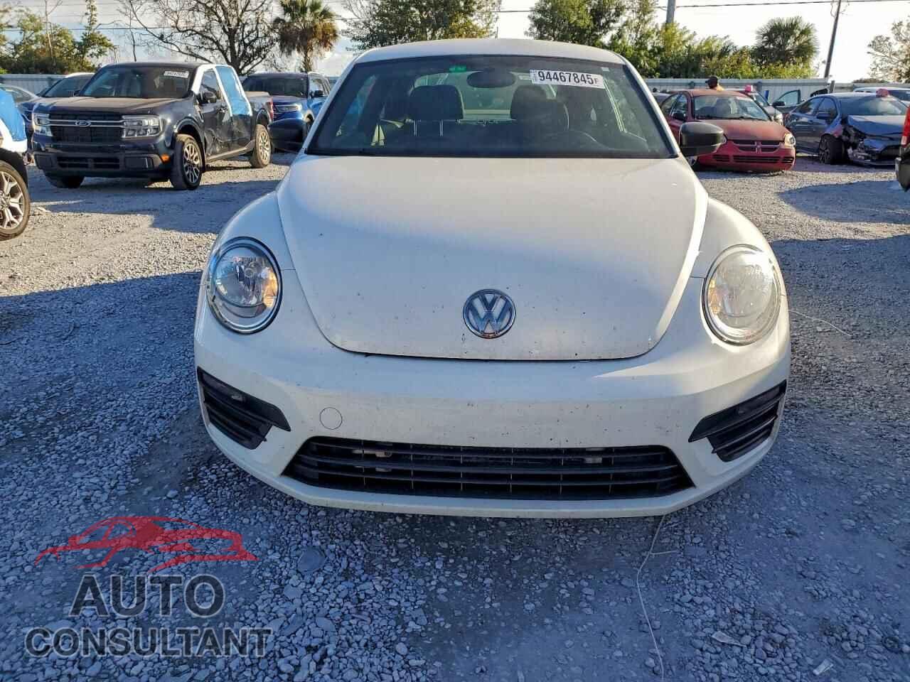 VOLKSWAGEN BEETLE 2018 - 3VWFD7AT8JM707259