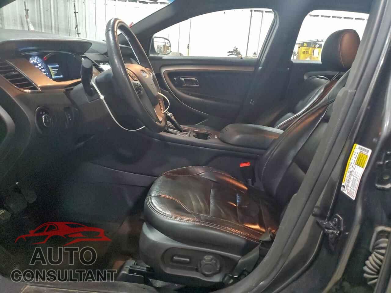 FORD TAURUS 2018 - 1FAHP2E81JG105007