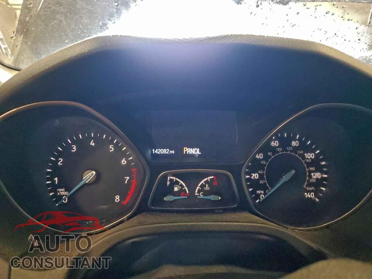 FORD FOCUS 2015 - 1FADP3E20FL313152