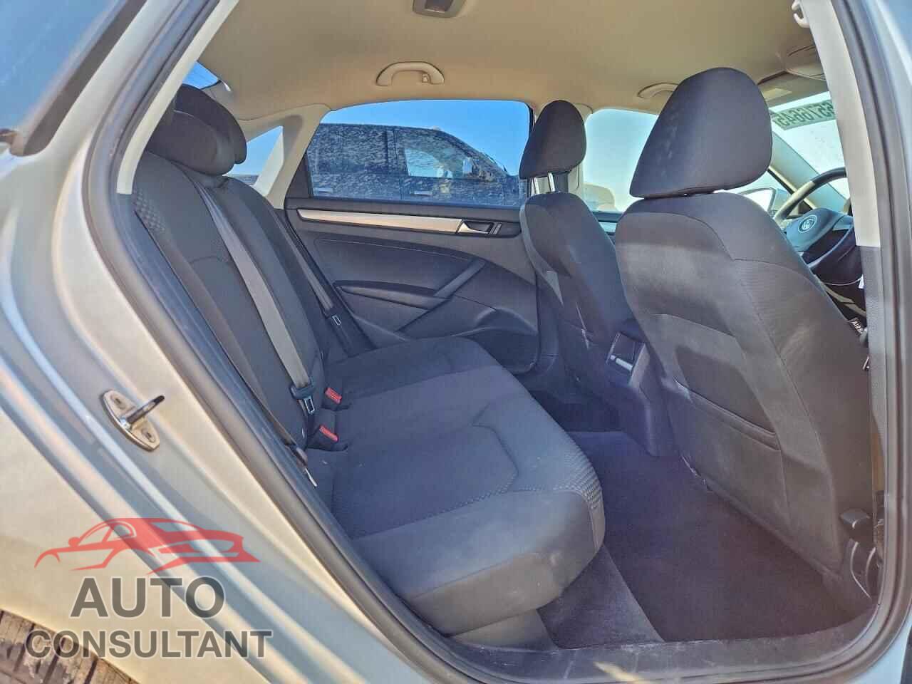 VOLKSWAGEN PASSAT 2012 - 1VWAH7A33CC059221