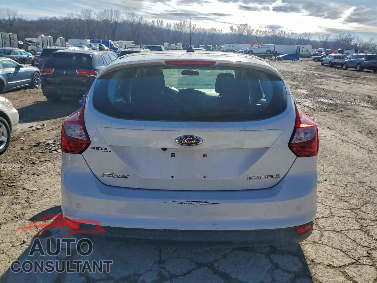 FORD FOCUS 2013 - 1FADP3R40DL251910