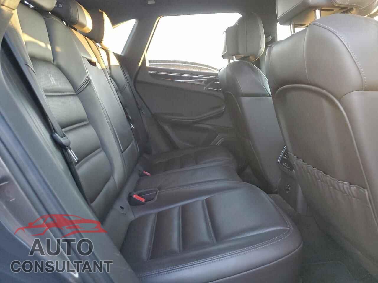 PORSCHE MACAN 2016 - WP1AB2A59GLB49907