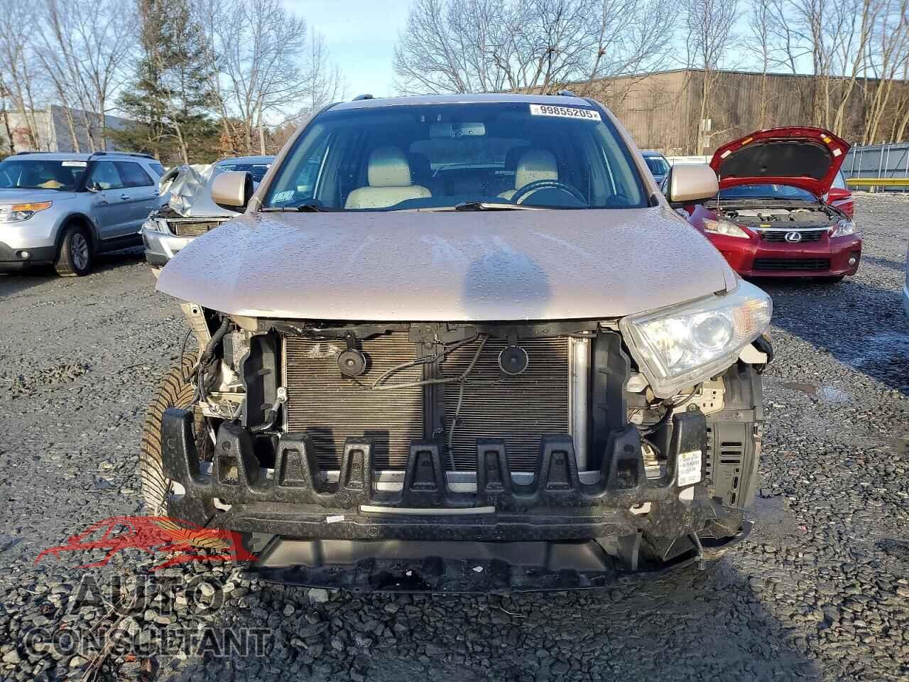 TOYOTA HIGHLANDER 2013 - 5TDBK3EH0DS246830