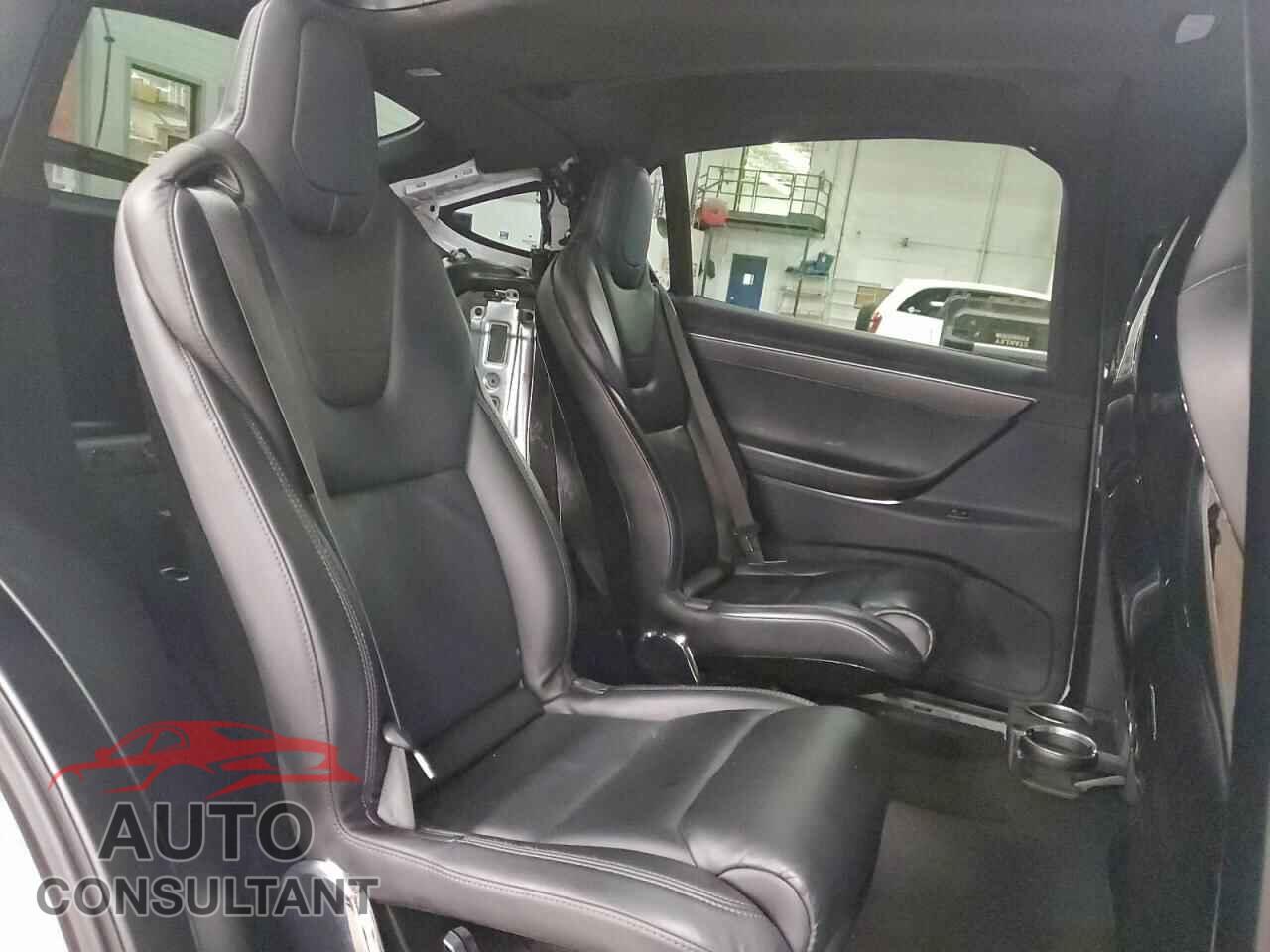TESLA MODEL X 2017 - 5YJXCBE24HF044513