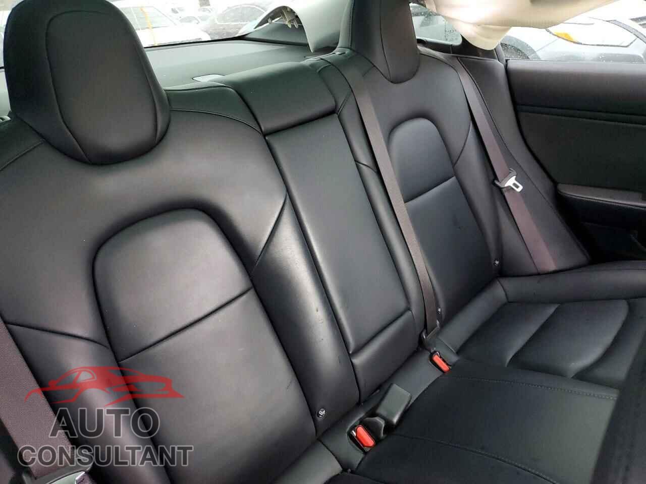 TESLA MODEL 3 2018 - 5YJ3E1EB3JF090598