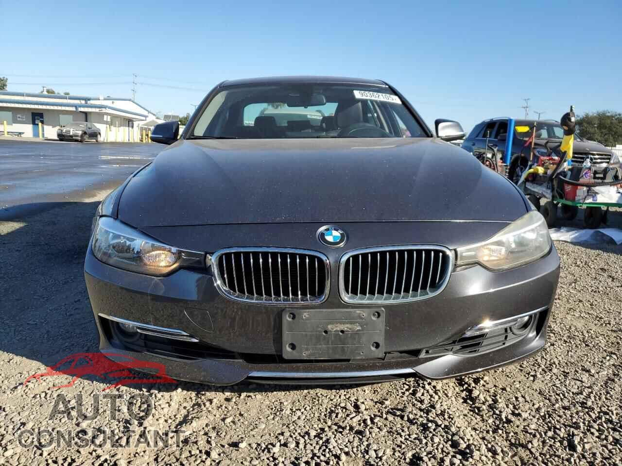 BMW 3 SERIES 2013 - WBA3C1C51DF437409