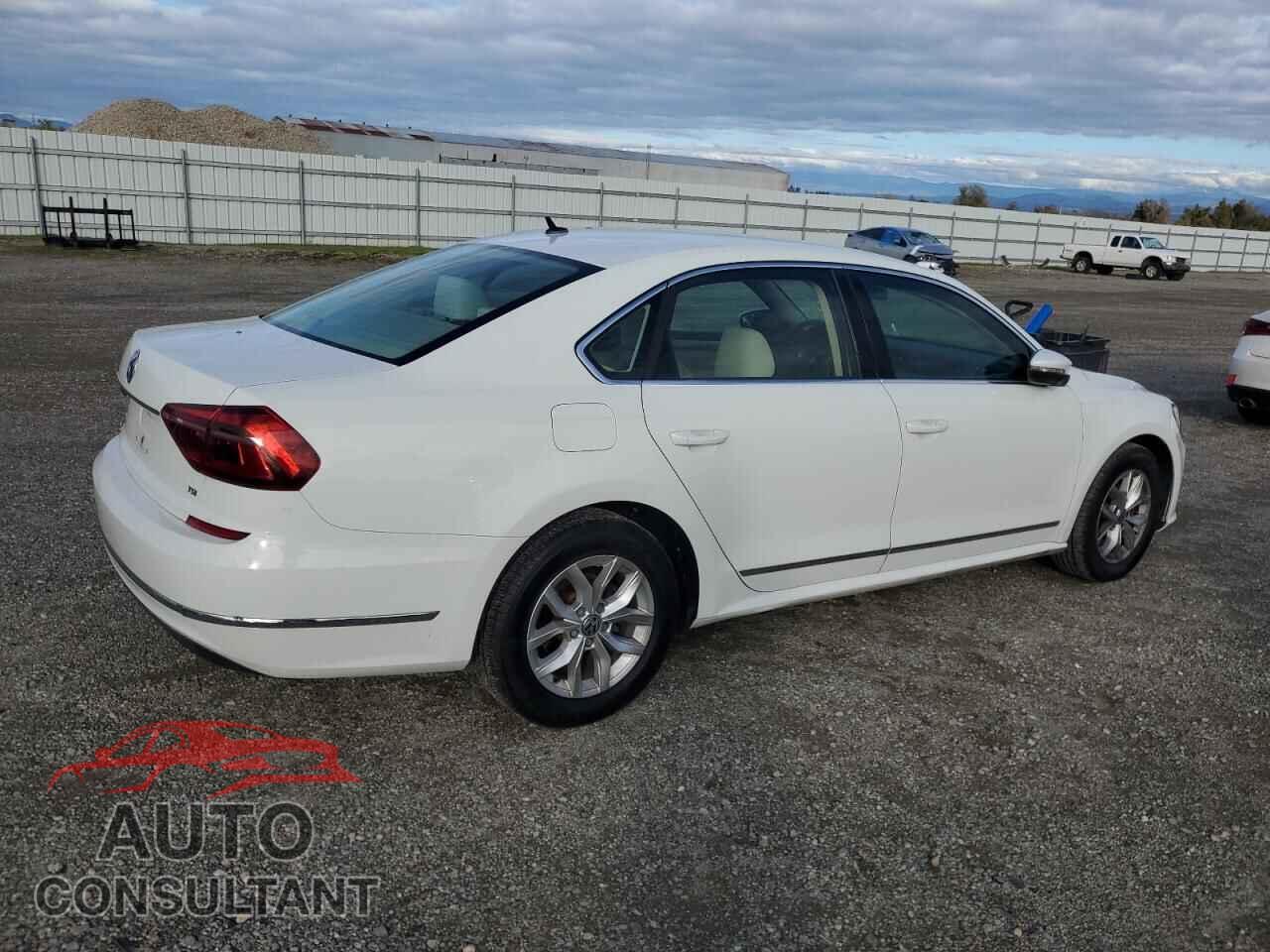 VOLKSWAGEN PASSAT 2017 - 1VWAT7A31HC015174