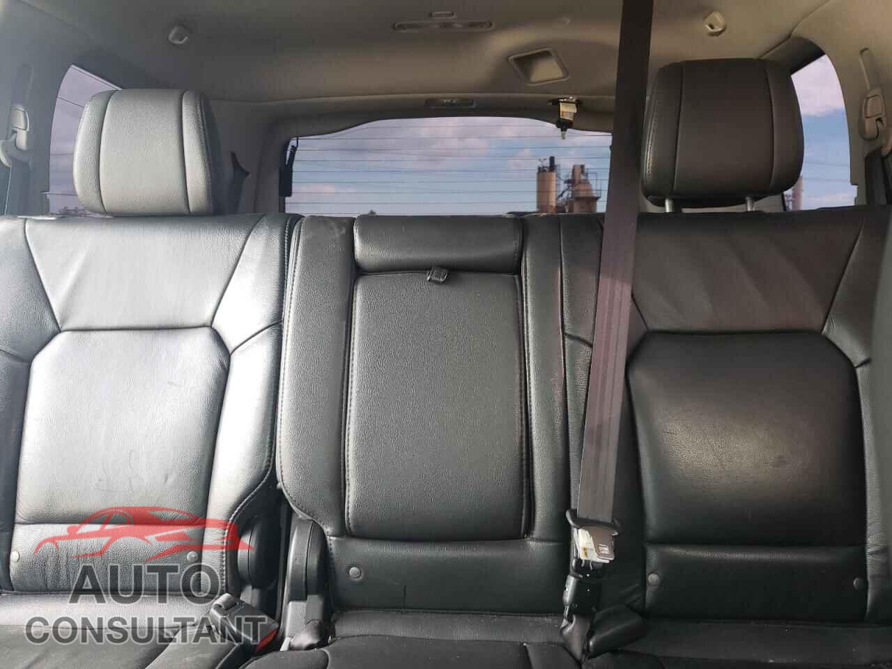 HONDA PILOT 2015 - 5FNYF3H63FB004310