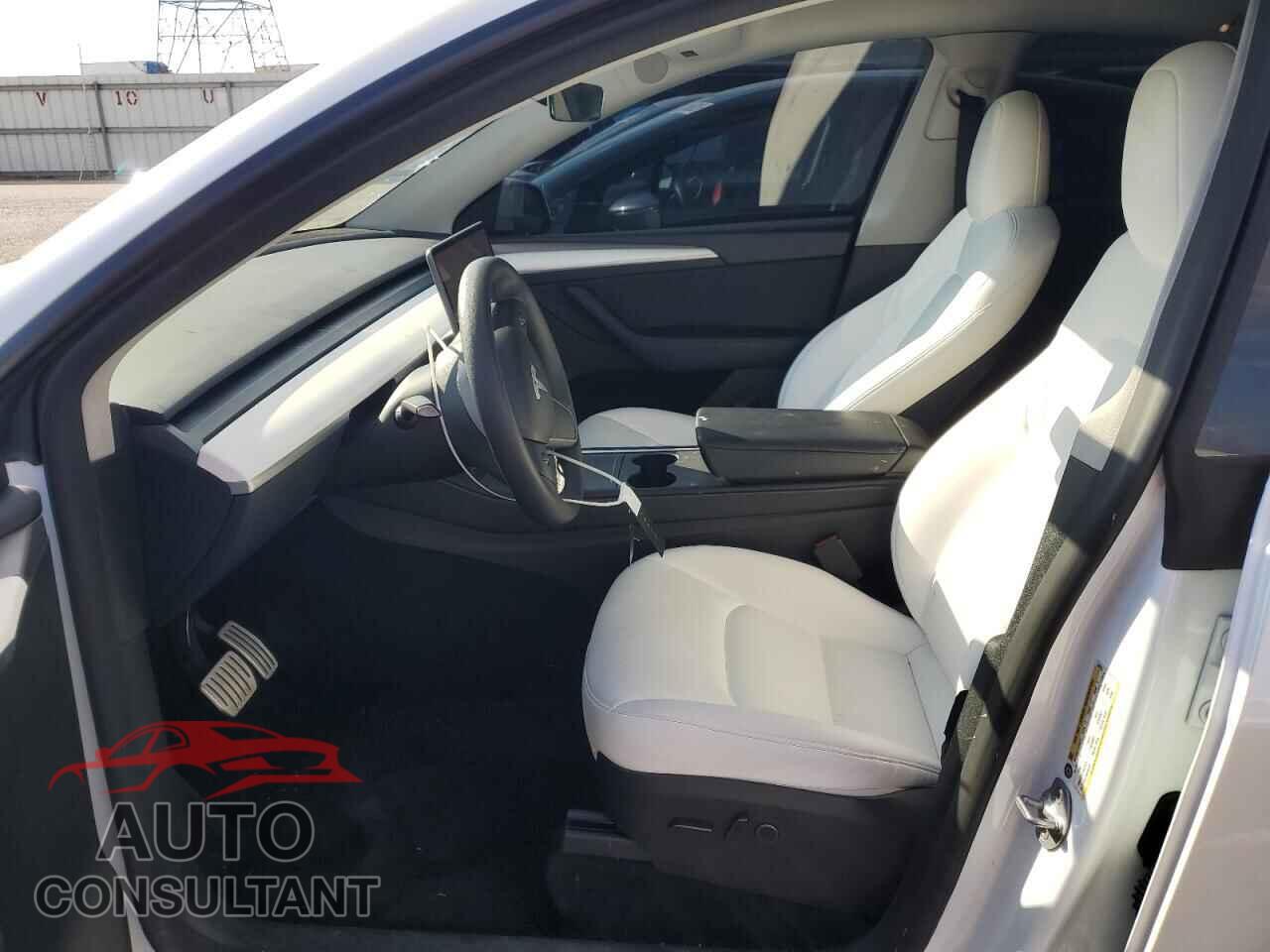 TESLA MODEL Y 2023 - 7SAYGDEF6PF807611