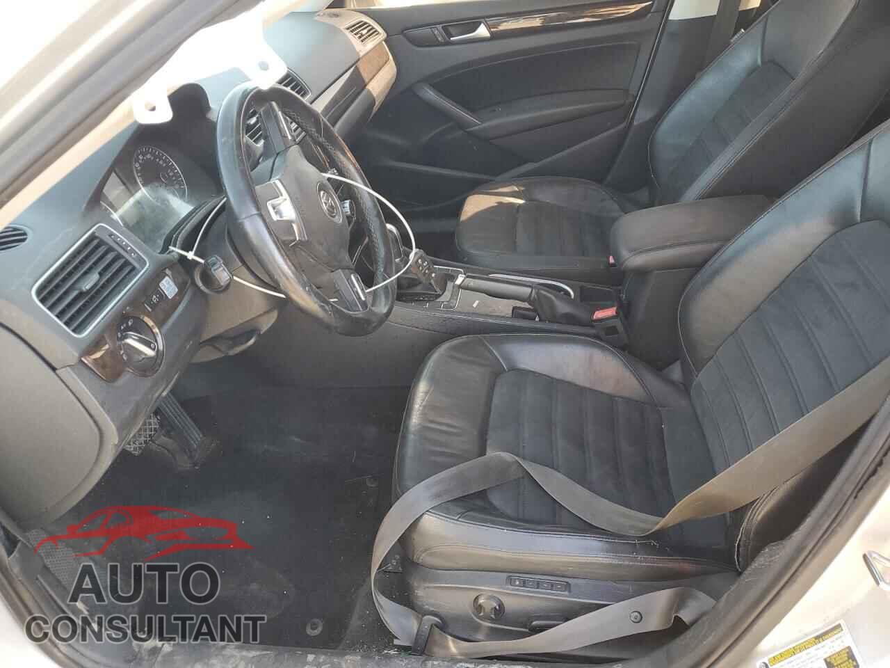 VOLKSWAGEN PASSAT 2015 - 1VWCV7A37FC091708