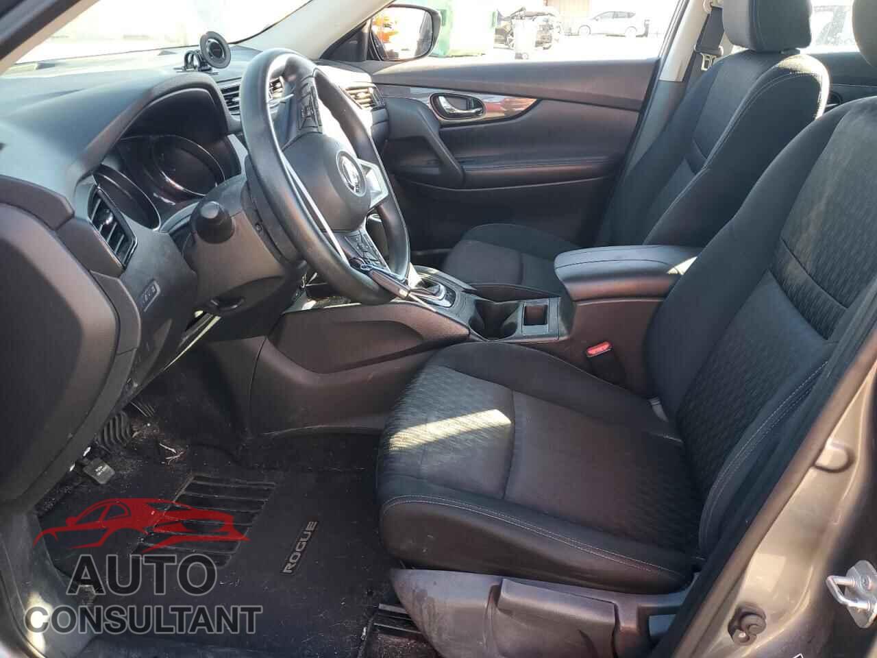 NISSAN ROGUE 2017 - KNMAT2MT9HP575731