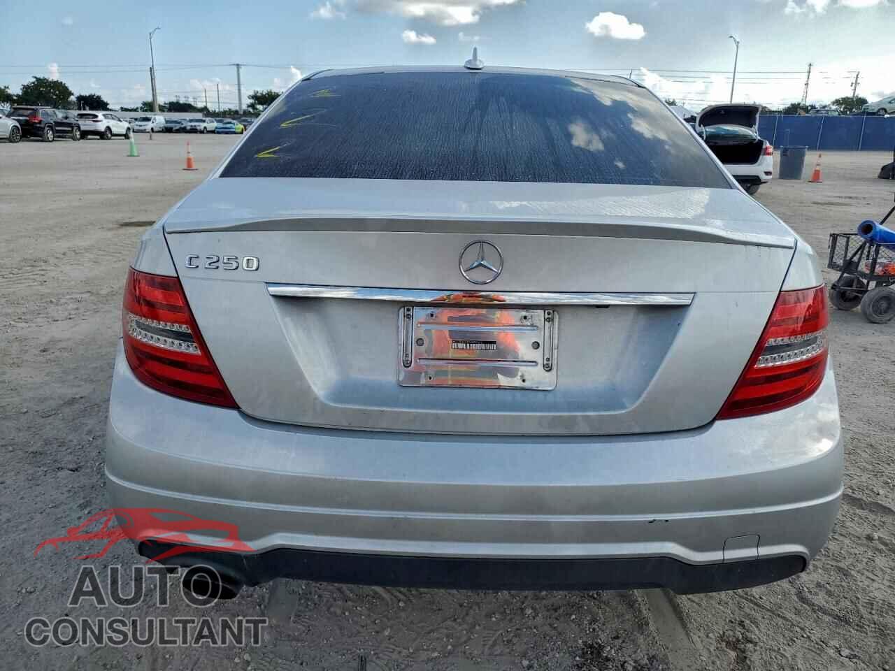 MERCEDES-BENZ C-CLASS 2013 - WDDGF4HB2DA852642