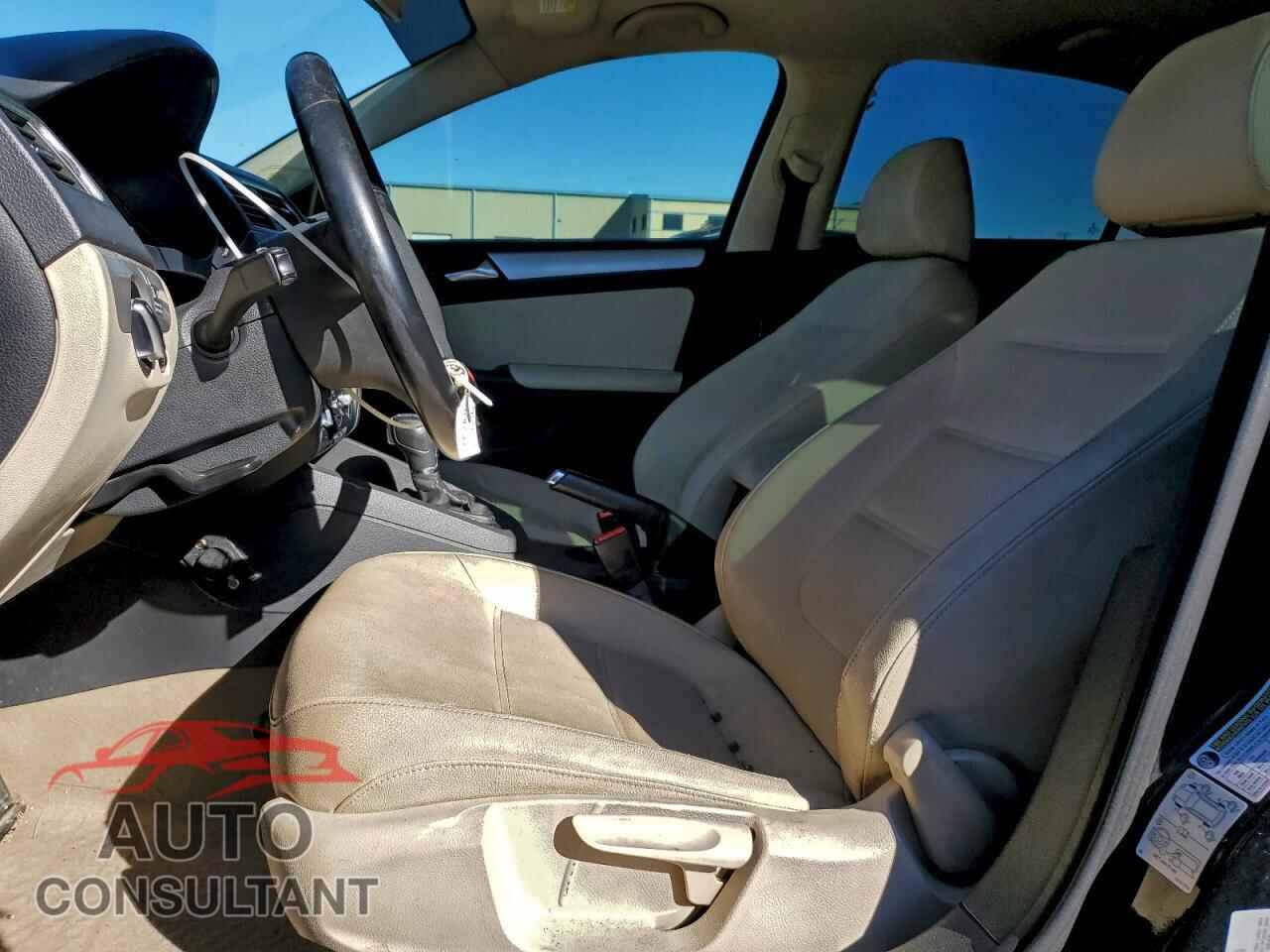 VOLKSWAGEN JETTA 2012 - 3VWLL7AJ1CM332628
