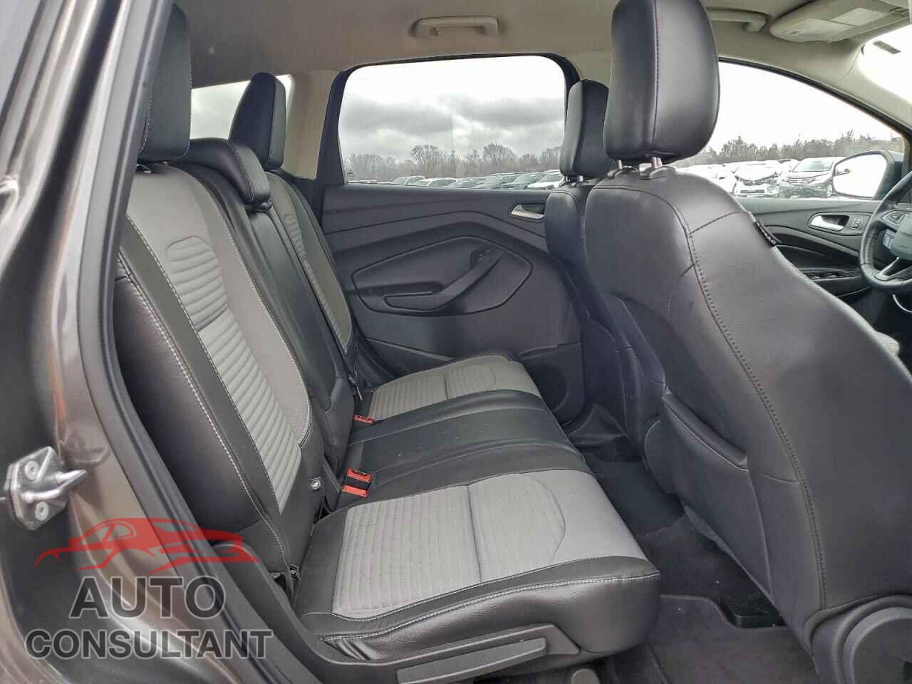 FORD ESCAPE 2018 - 1FMCU9GD5JUB52117