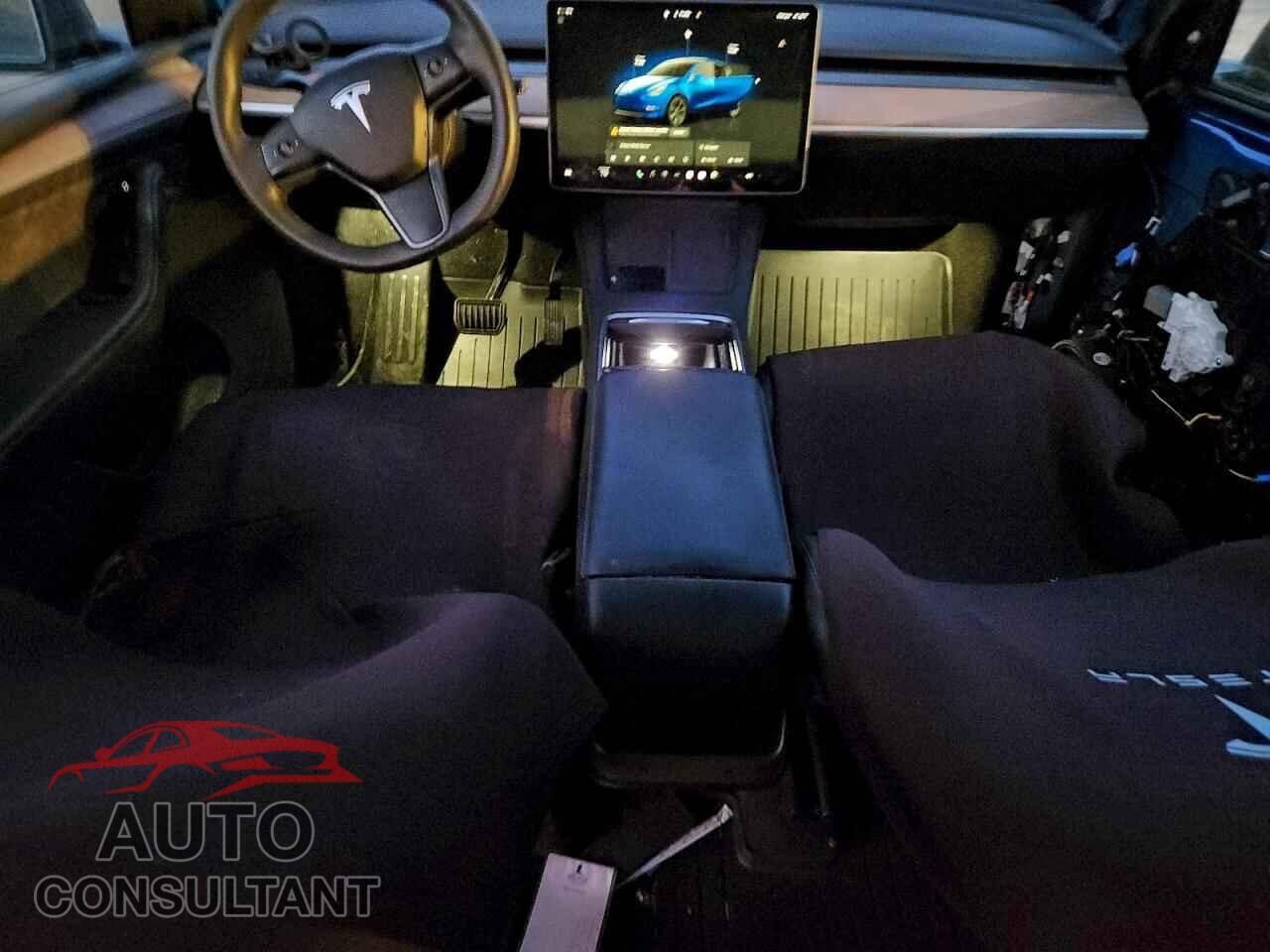 TESLA MODEL Y 2025 - 7SAYGDED9SA352743