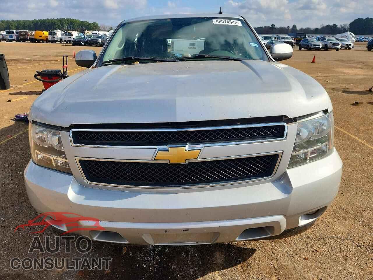 CHEVROLET TAHOE 2011 - 1GNSCBE03BR285772