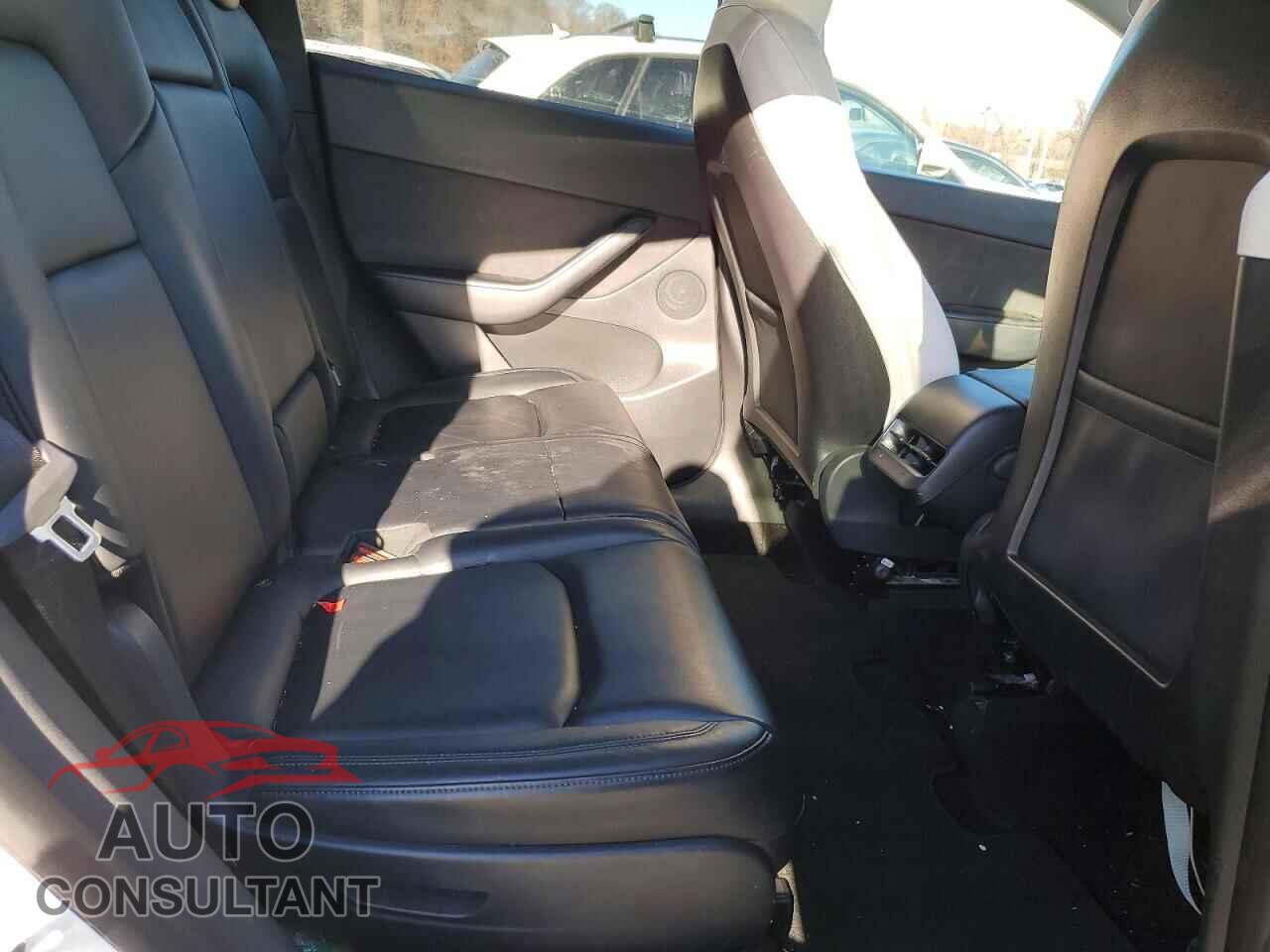 TESLA MODEL Y 2021 - 5YJYGAEE1MF111463