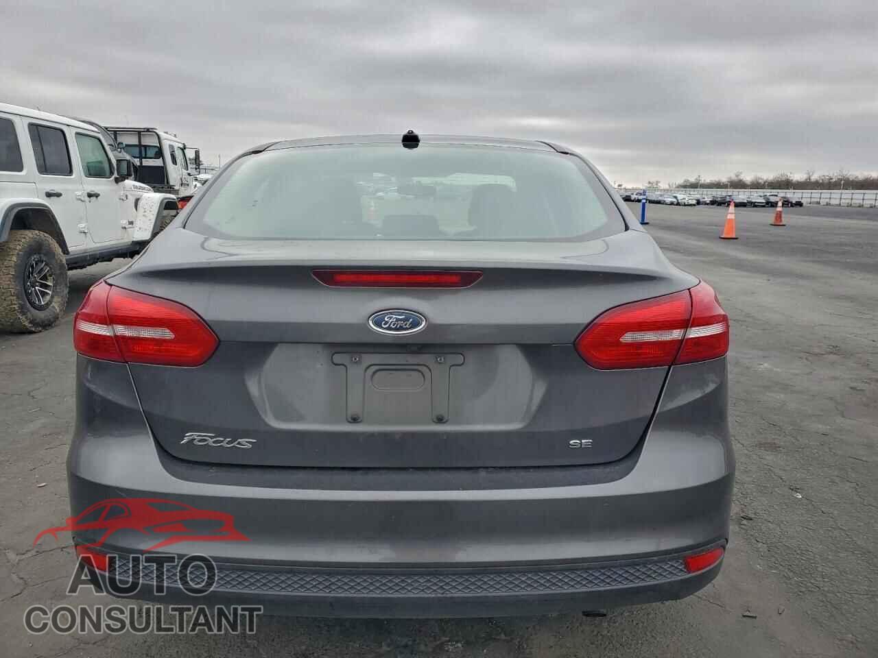 FORD FOCUS 2017 - 1FADP3F26HL304442