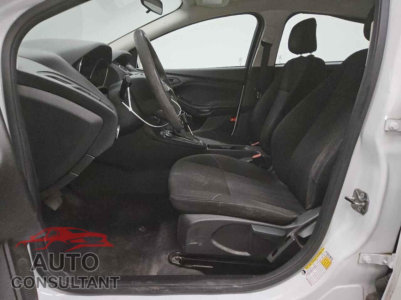 FORD FOCUS 2017 - 1FADP3E26HL317595