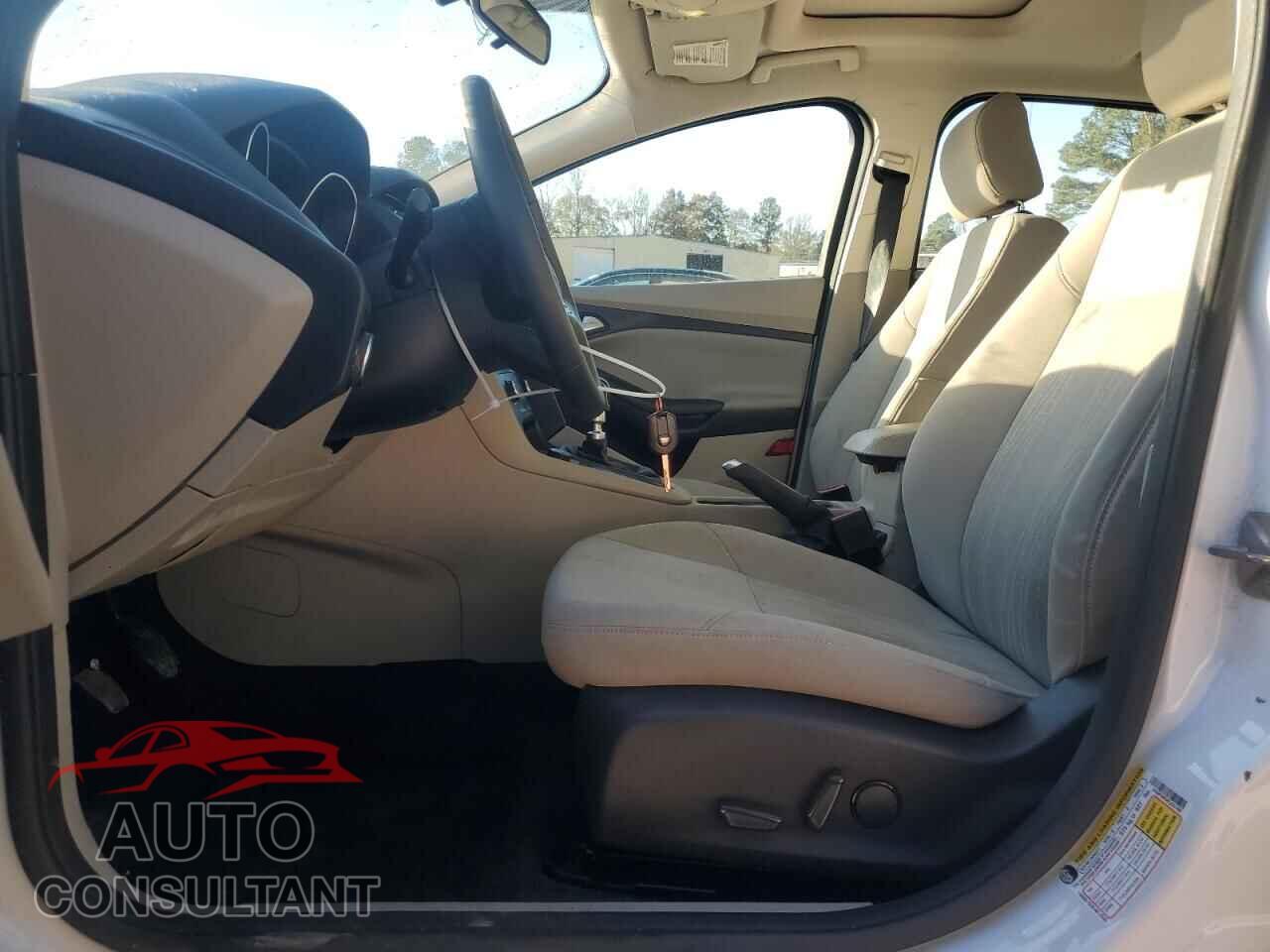 FORD FOCUS 2015 - 1FADP3FE0FL321499