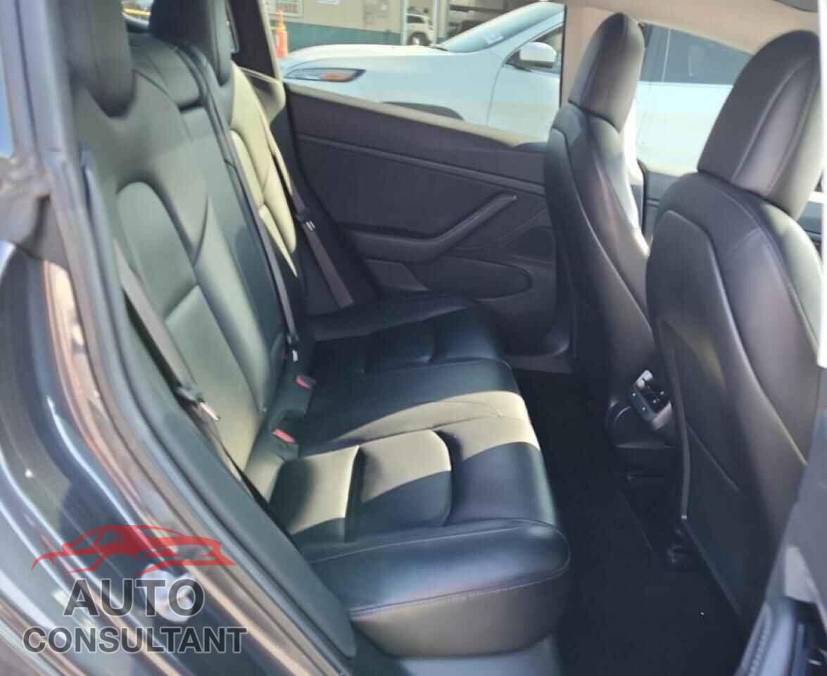 TESLA MODEL 3 2018 - 5YJ3E1EB2JF103745
