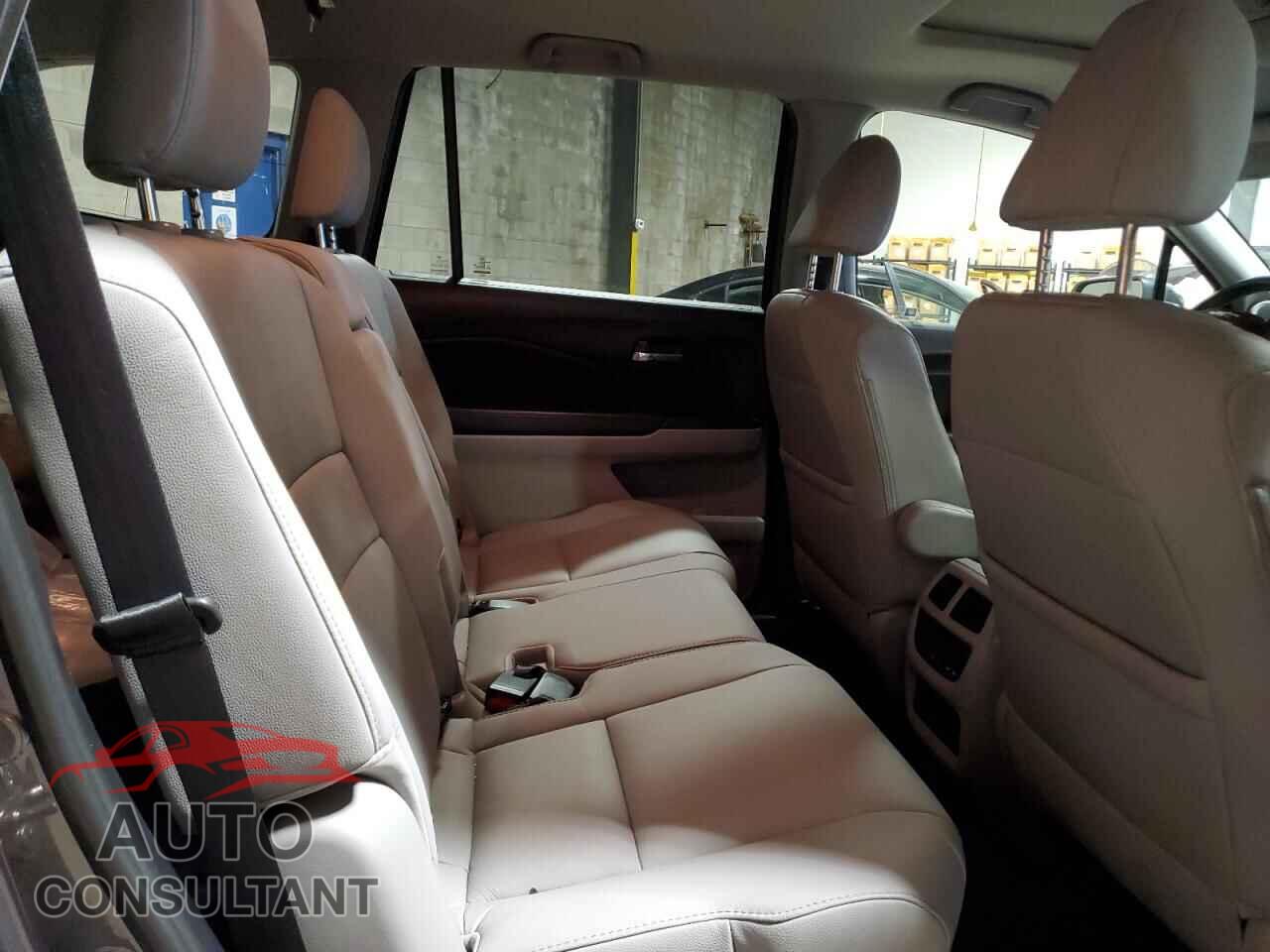 HONDA PILOT 2017 - 5FNYF6H72HB014193