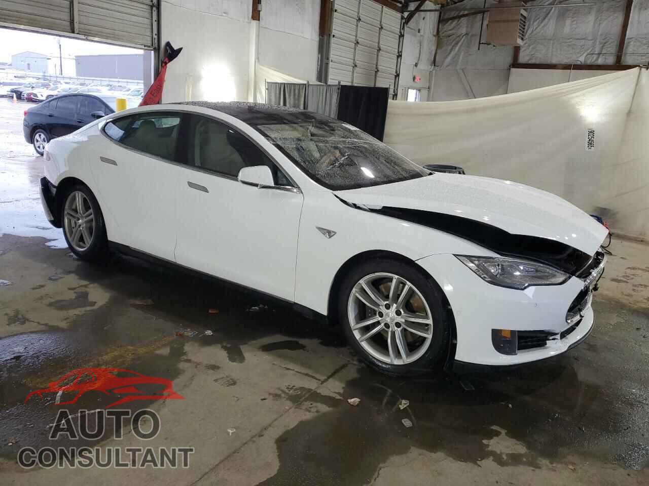 TESLA MODEL S 2015 - 5YJSA1E21FF105713