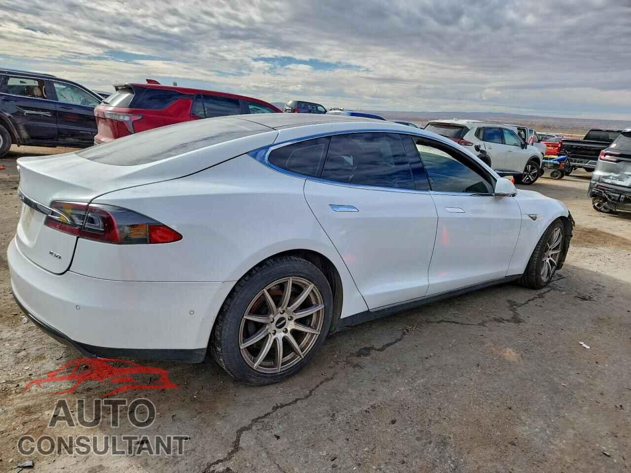 TESLA MODEL S 2015 - 5YJSA1E26FF111152