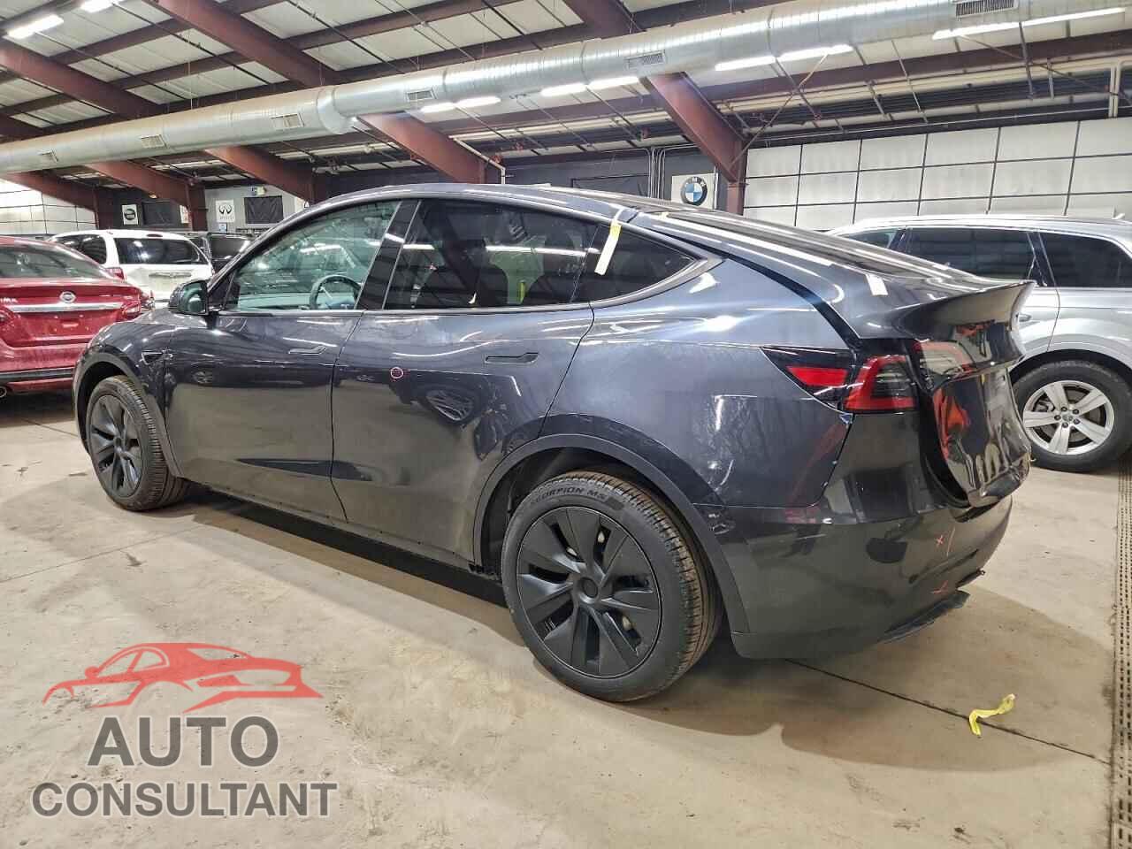 TESLA MODEL Y 2025 - 7SAYGDEE2SA366377