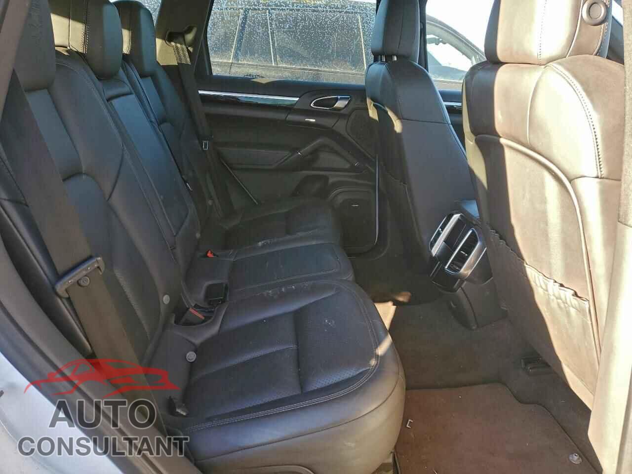 PORSCHE CAYENNE 2017 - WP1AA2A27HKA84538