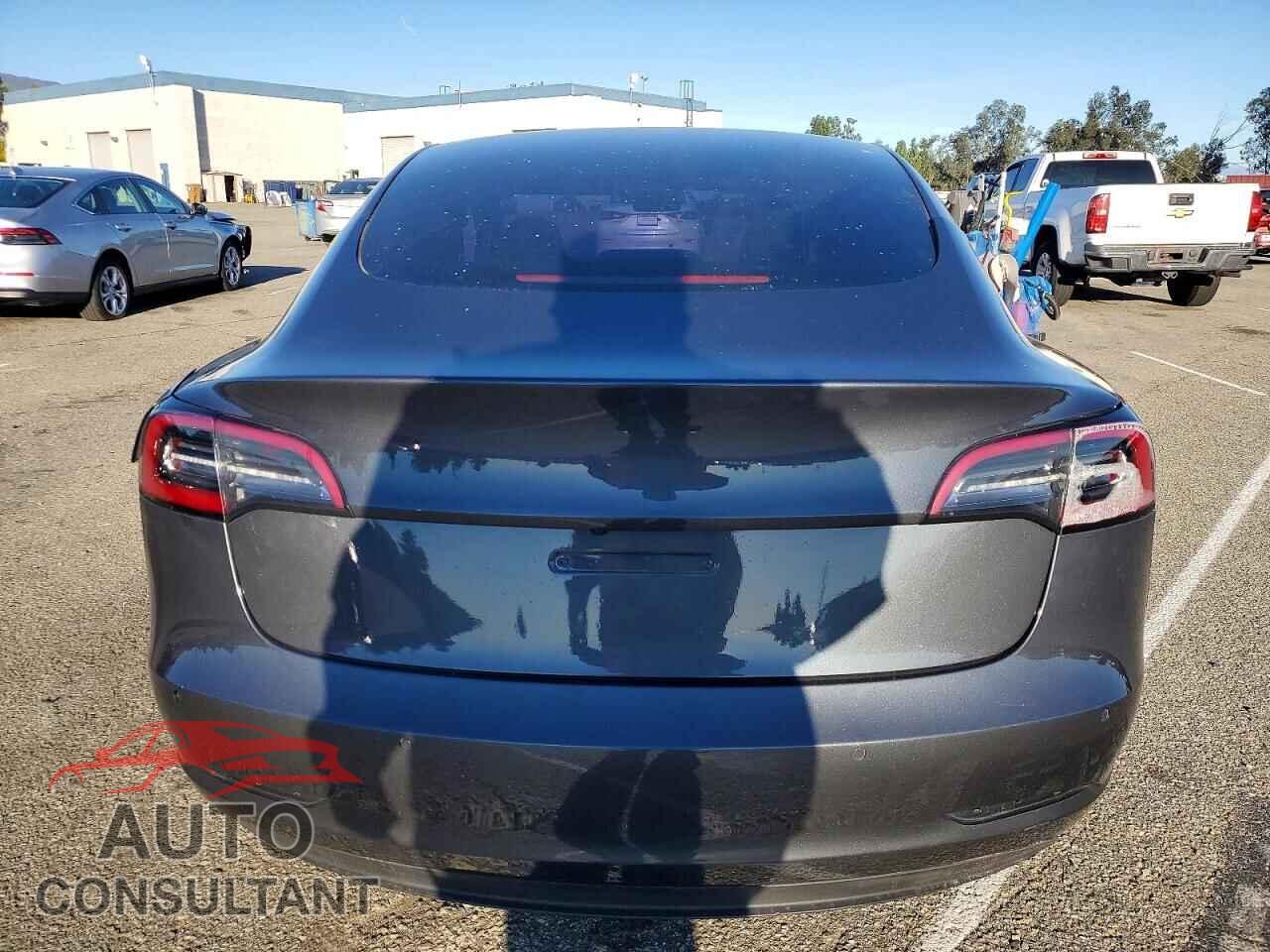 TESLA MODEL 3 2022 - 5YJ3E1EA6NF374837
