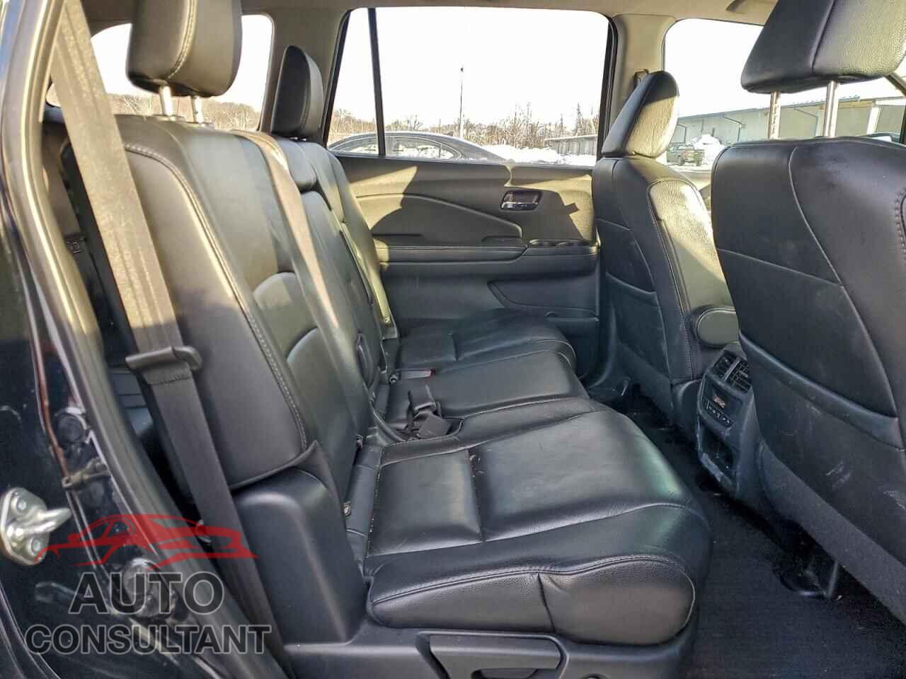 HONDA PILOT 2018 - 5FNYF6H71JB009461