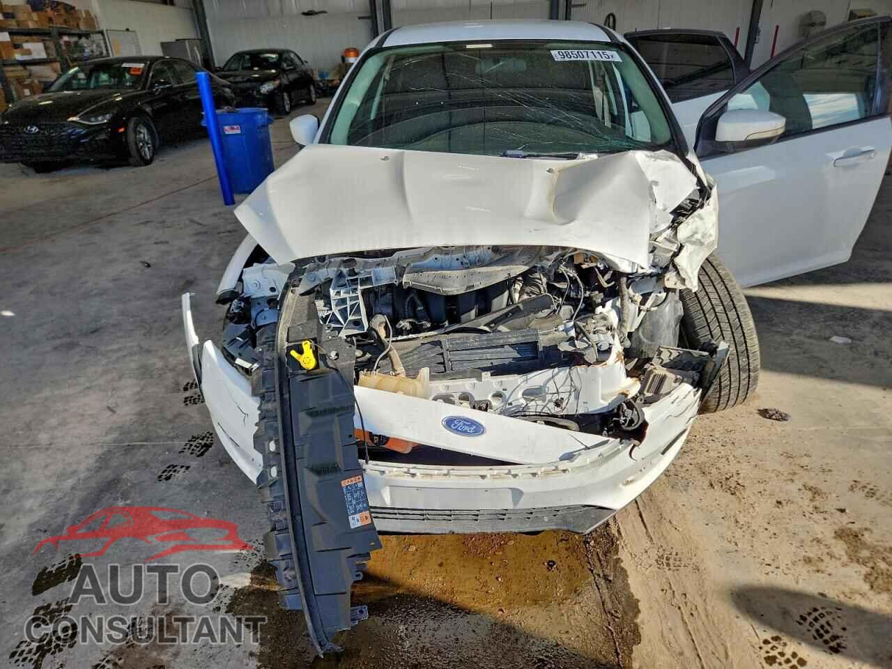 FORD FOCUS 2017 - 1FADP3F24HL278682