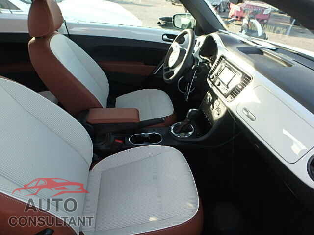 VOLKSWAGEN BEETLE 2015 - 3VWF17AT5FM603442
