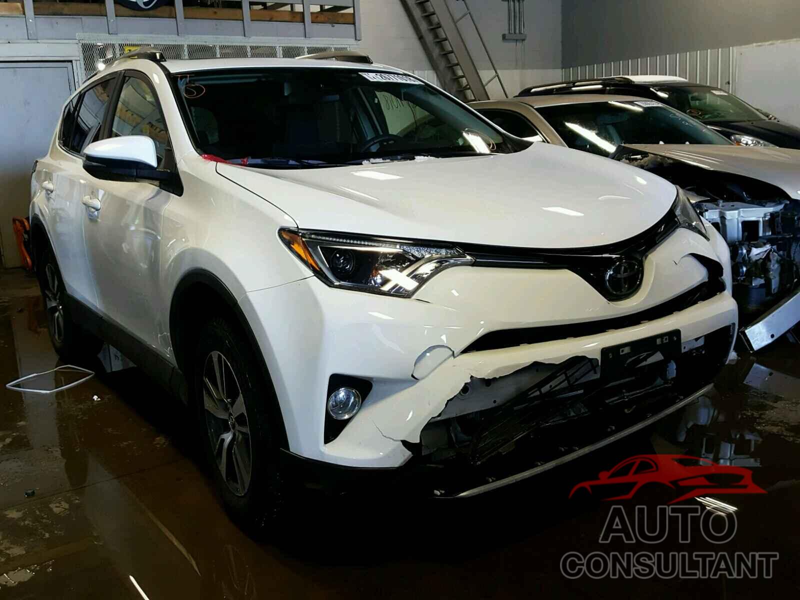 TOYOTA RAV4 2017 - JTMRFREV7HJ113979