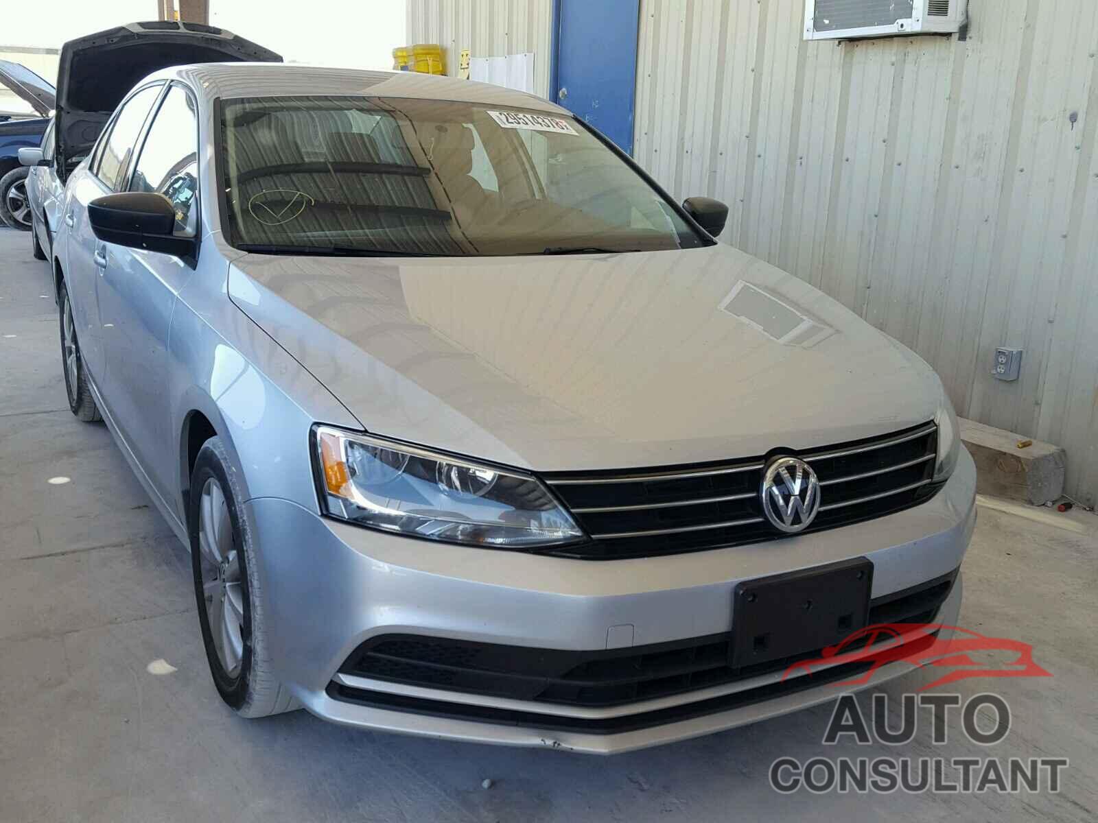 VOLKSWAGEN JETTA 2015 - 3VWD17AJ4FM335103