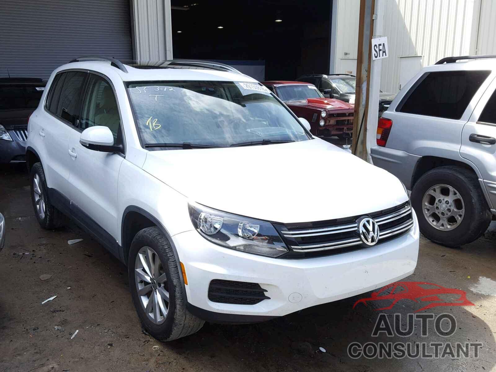 VOLKSWAGEN TIGUAN 2017 - WVGRV7AX6HW500925