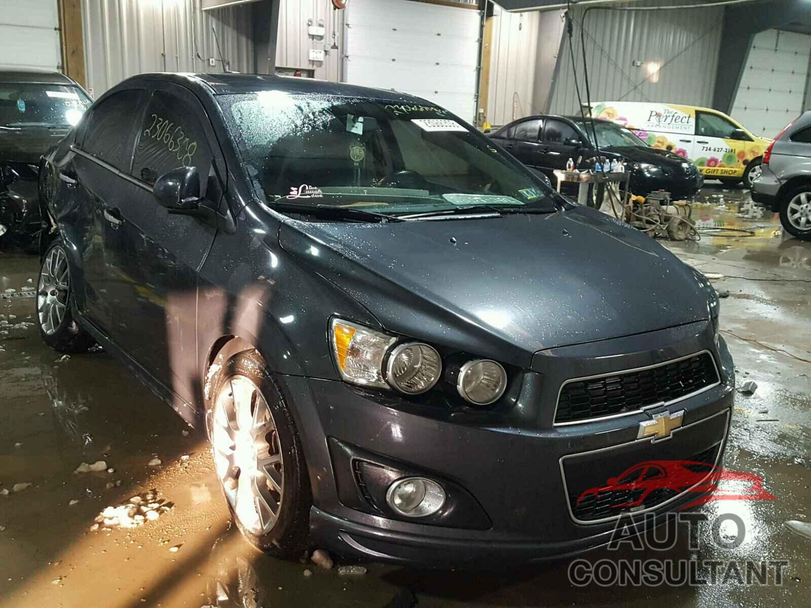 CHEVROLET SONIC 2015 - 1G1JE5SB5F4106486